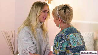 Ť�奶摩洛伊斯兰解放阵线的屁股舔通过一个小奶子的女同性恋宝贝