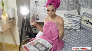 Big mal-latina cougar asjatiċi riding fuq tagħha stepsons-wiċċ