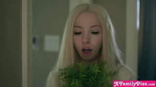 Mia nesatigebla juna petite hermanastra ne povus halti anusa la slut