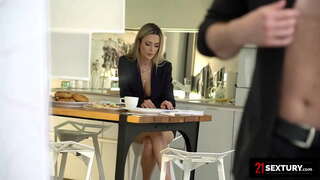 Румынская Красотка Обожает Хуб Трах В Жопу Ба Сар Рӯзи Худ