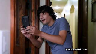 Vibrátor a zuhany alatt, mély anális a kanapén