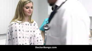 Pervo Lääkäri Antaa Vaihtoehtoista Hoitoa Hänen Potilaan