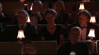 Celia Jones - lesbian - atos nuduhake karo botol lan baseballbat