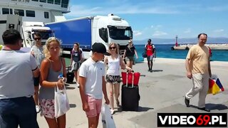 Gratis Sex Filmer-mellom ferge og hotell-Sarah utfører [ pickups ]