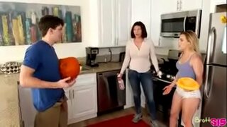 ���្រៀតជាមួយនឹង stepsister ខណៈពេលមុំត្រូវបានធ្វើ labore ទំព័រ